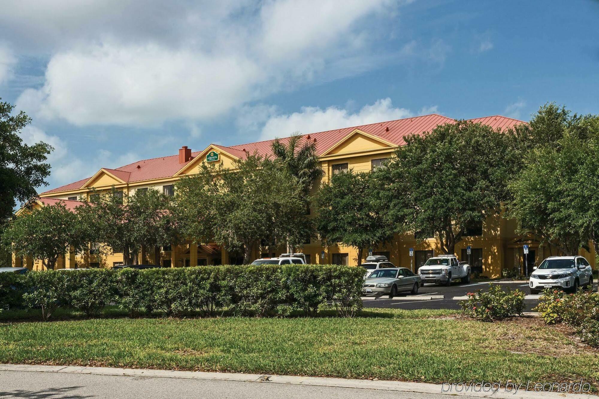 La Quinta By Wyndham Bonita Springs Naples North Hotel Екстериор снимка